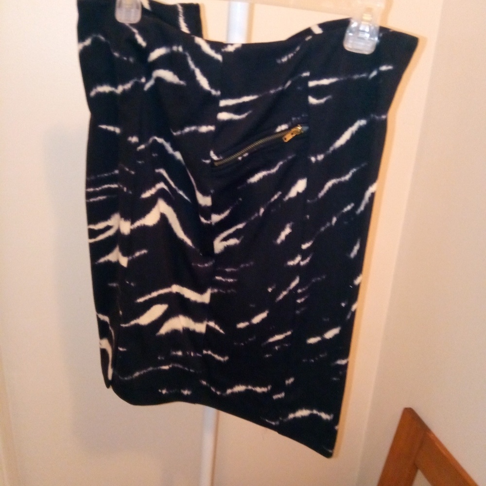 Black white skirt